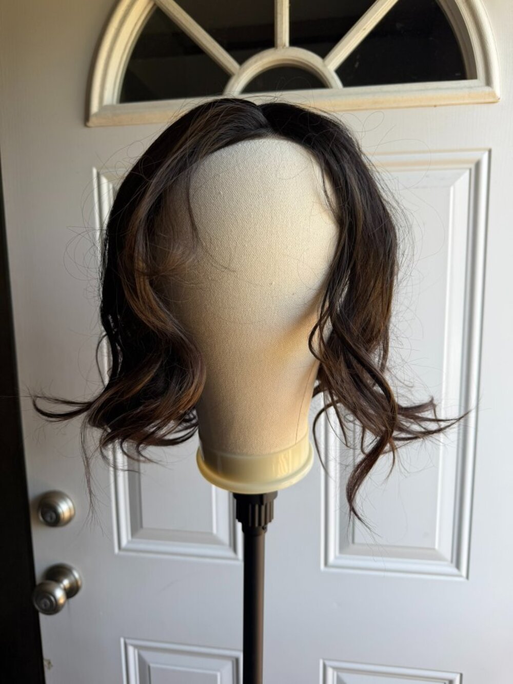 NWT Chelsey Smith Crowns (CSC) Synthetic Wig - Kelsi Short - Standard Size Cap - Picture 2 of 5
